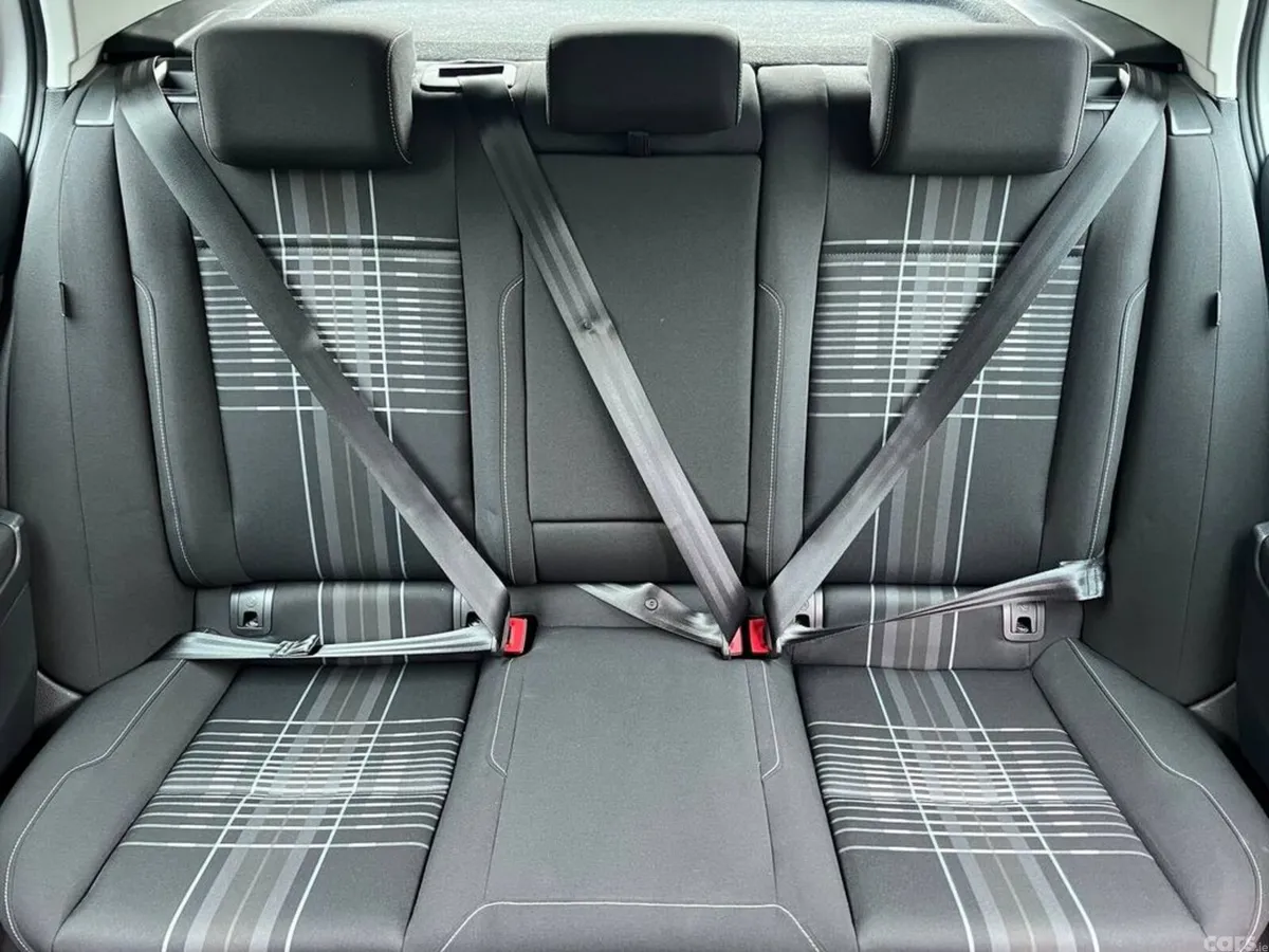 Volkswagen Golf Hatchback, Petrol, 2015, White