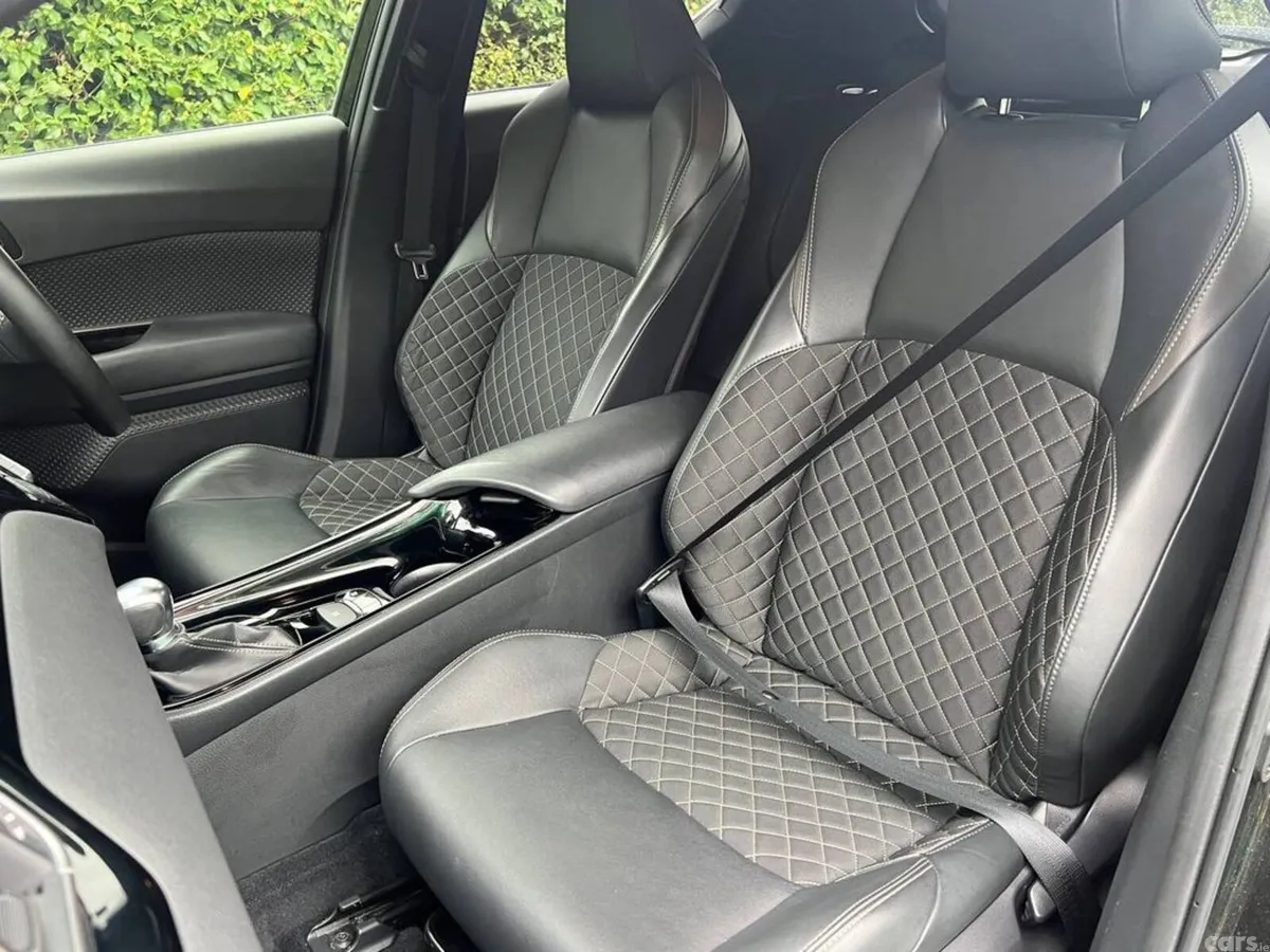 Toyota C-HR SUV, Petrol Hybrid, 2023, Black