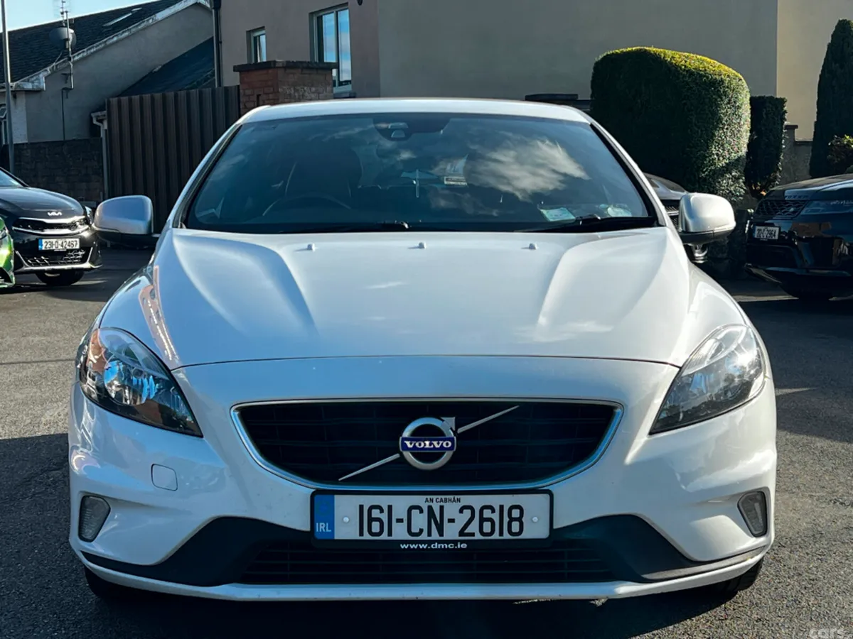 Volvo V40 Hatchback, Diesel, 2016, White