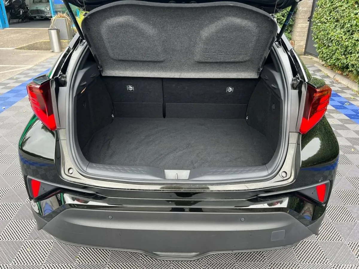 Toyota C-HR SUV, Petrol Hybrid, 2023, Black