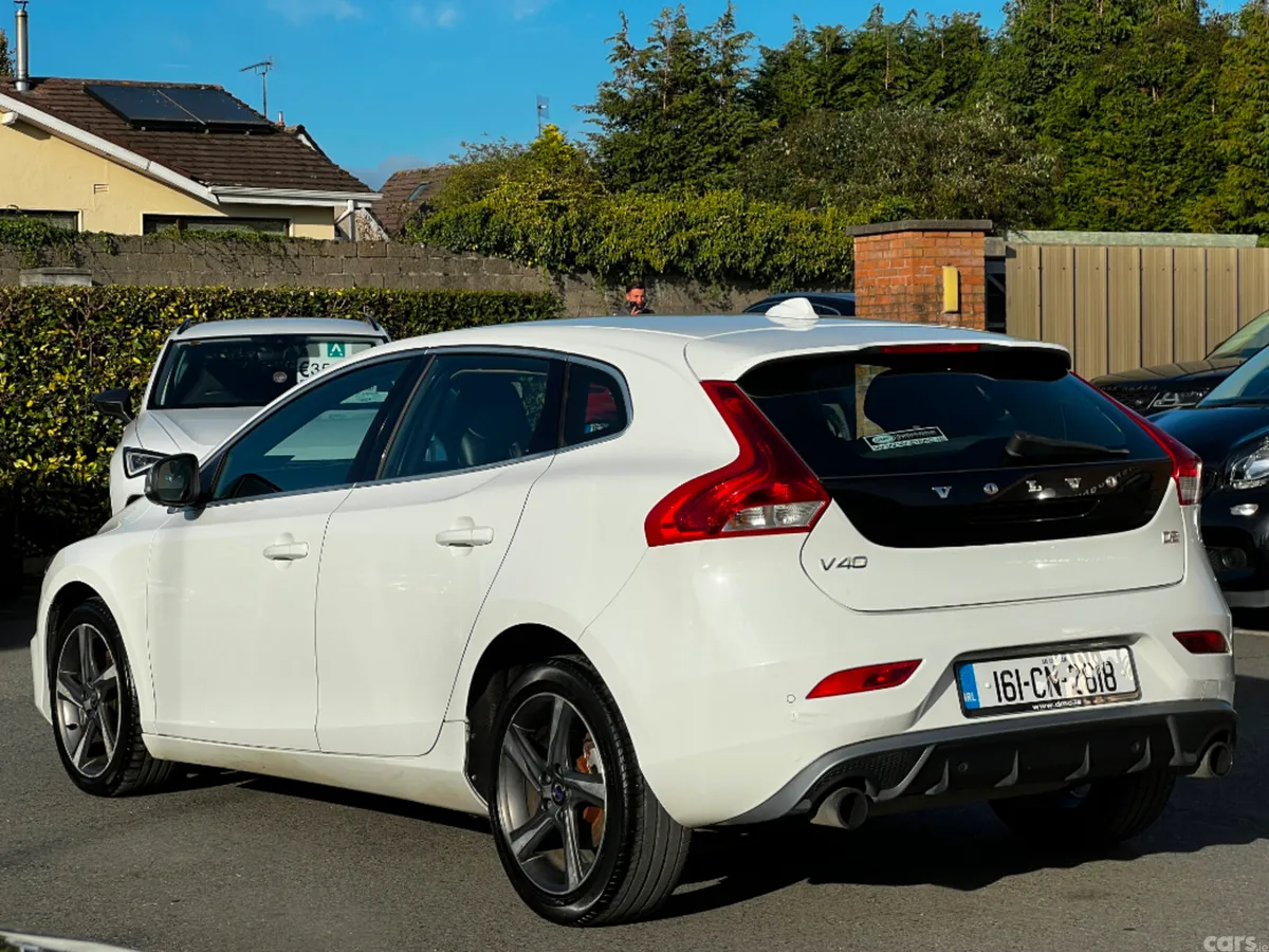 Volvo V40 Hatchback, Diesel, 2016, White