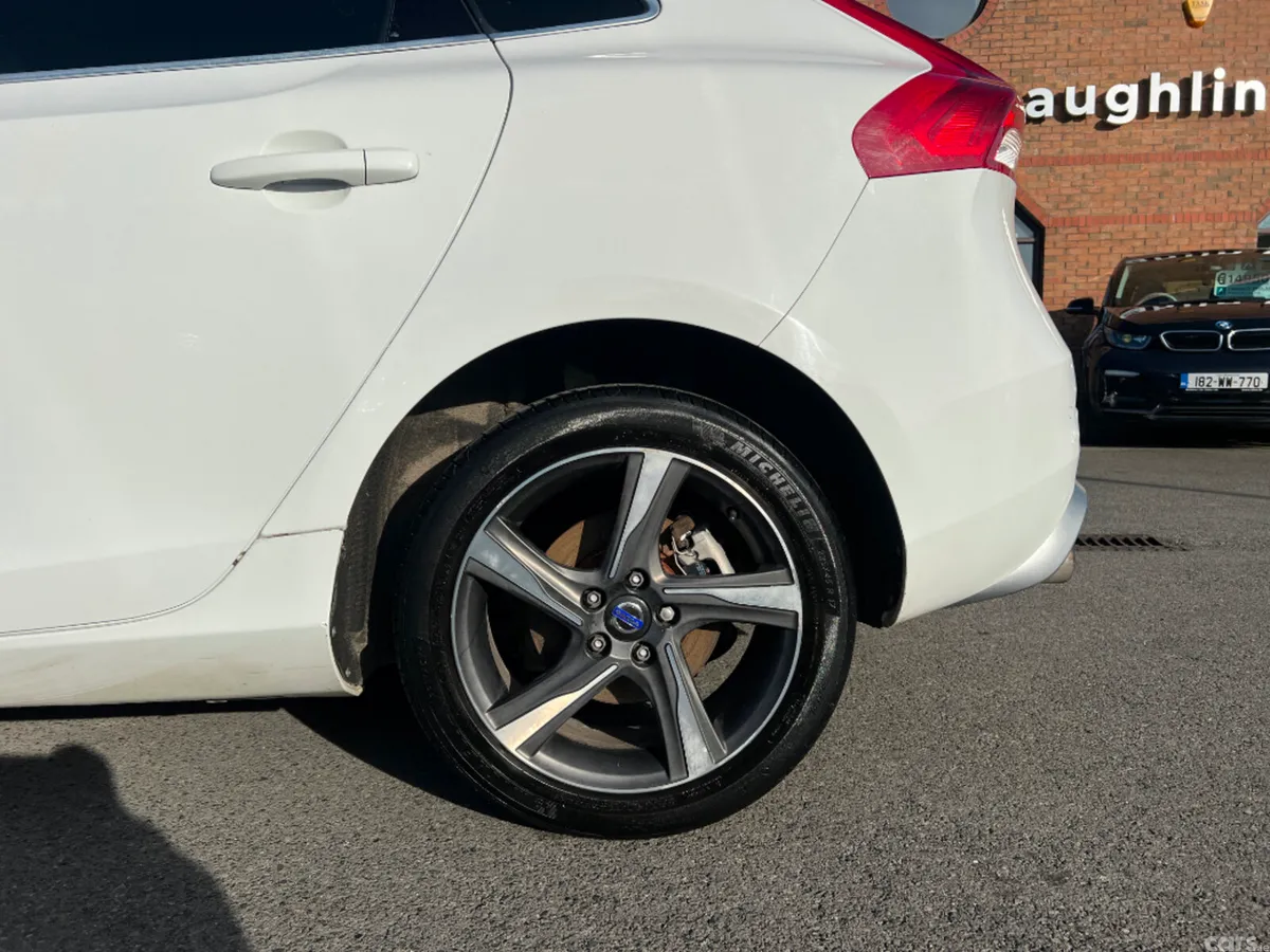 Volvo V40 Hatchback, Diesel, 2016, White