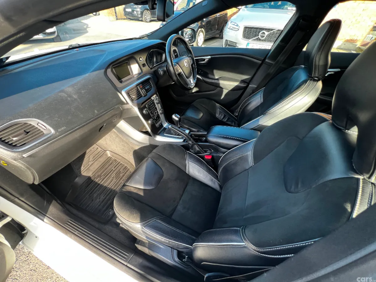 Volvo V40 Hatchback, Diesel, 2016, White