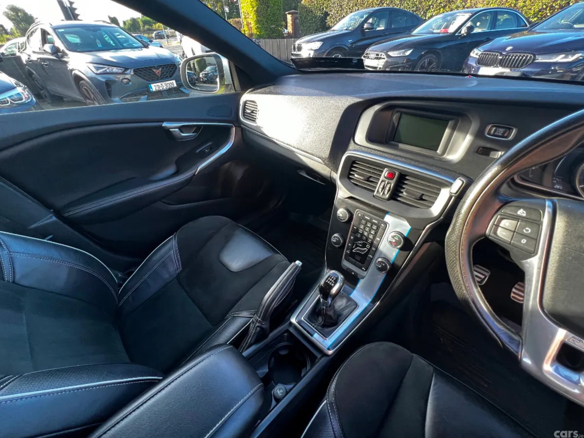 Volvo V40 Hatchback, Diesel, 2016, White