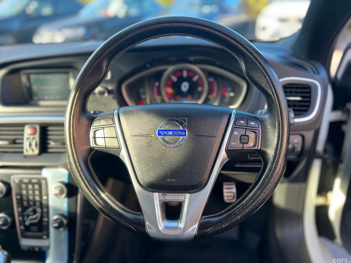 Volvo V40 Hatchback, Diesel, 2016, White