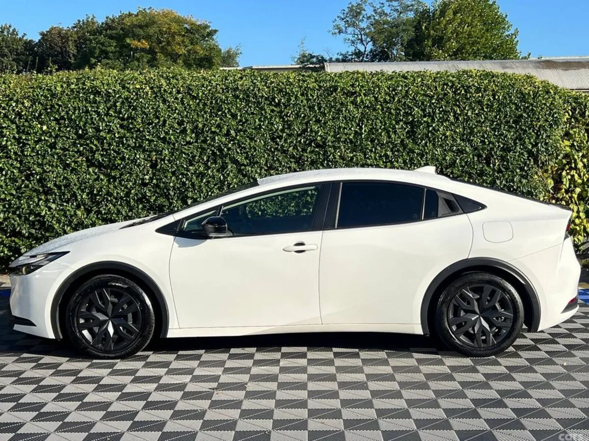 Toyota Prius Saloon, Petrol Hybrid, 2023, White