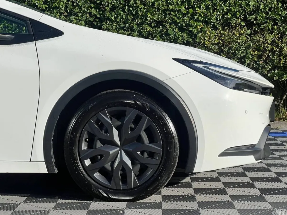 Toyota Prius Saloon, Petrol Hybrid, 2023, White
