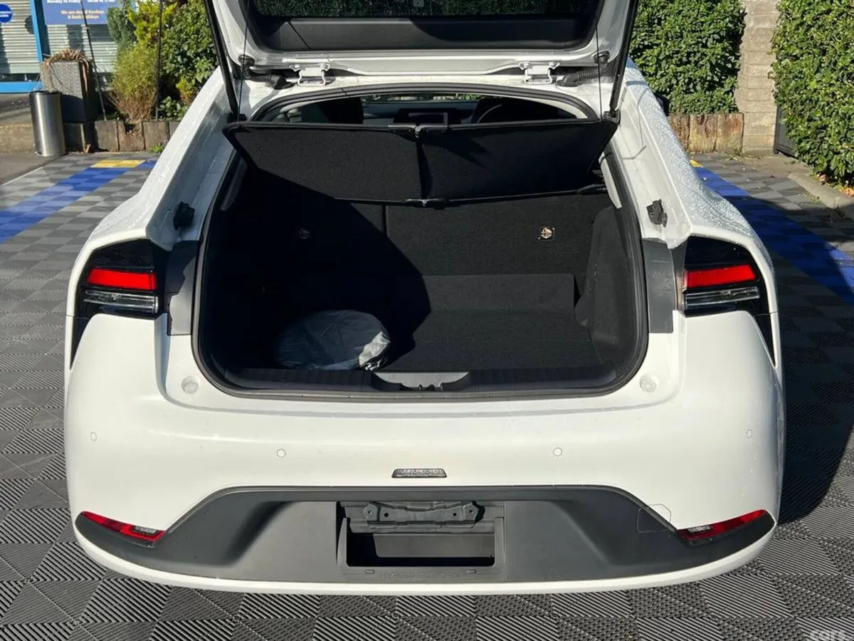 Toyota Prius Saloon, Petrol Hybrid, 2023, White