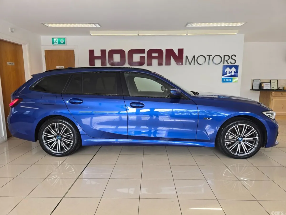 BMW 3-Series Estate, Petrol Plug-in Hybrid, 2022, Blue