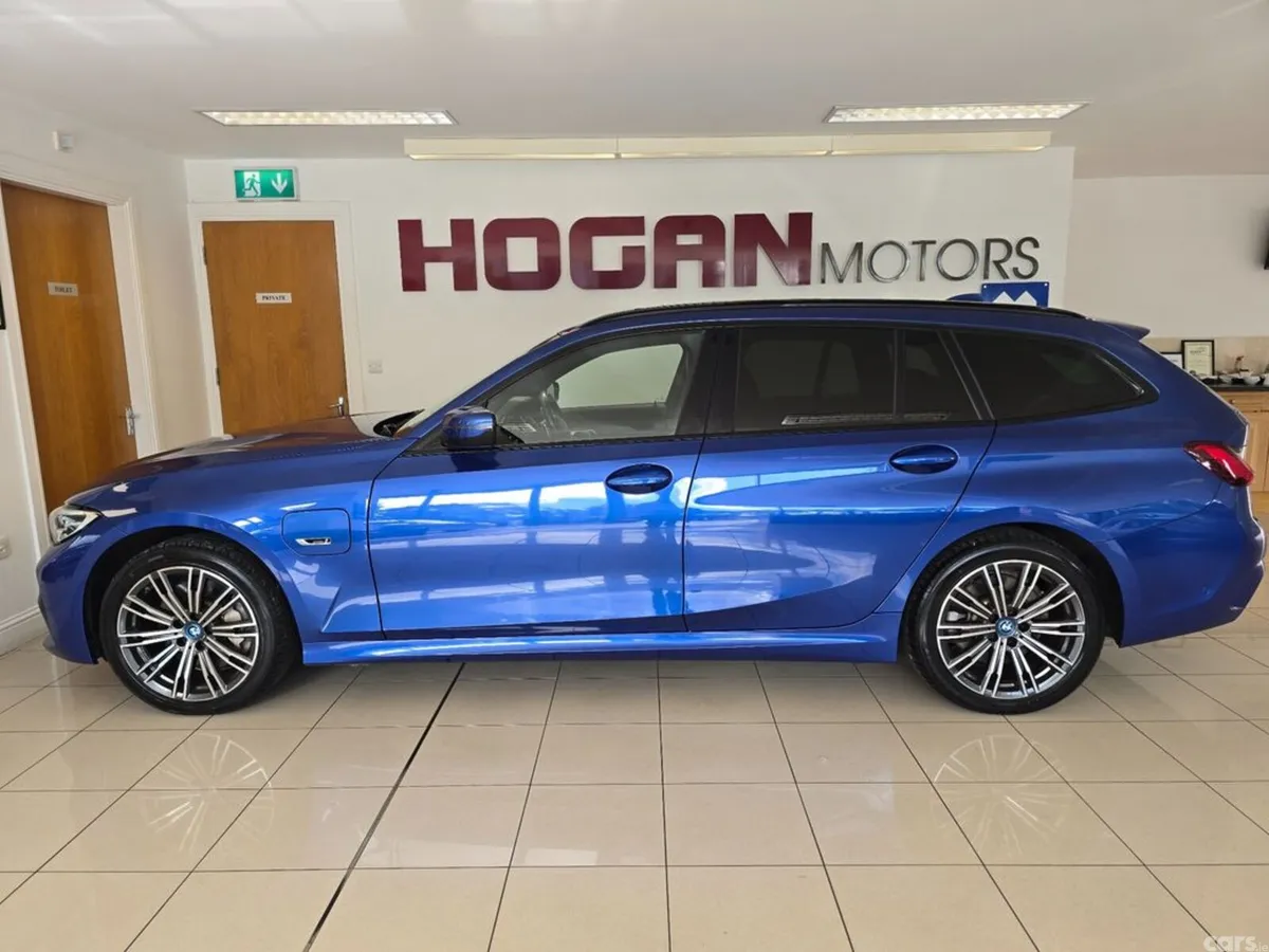 BMW 3-Series Estate, Petrol Plug-in Hybrid, 2022, Blue