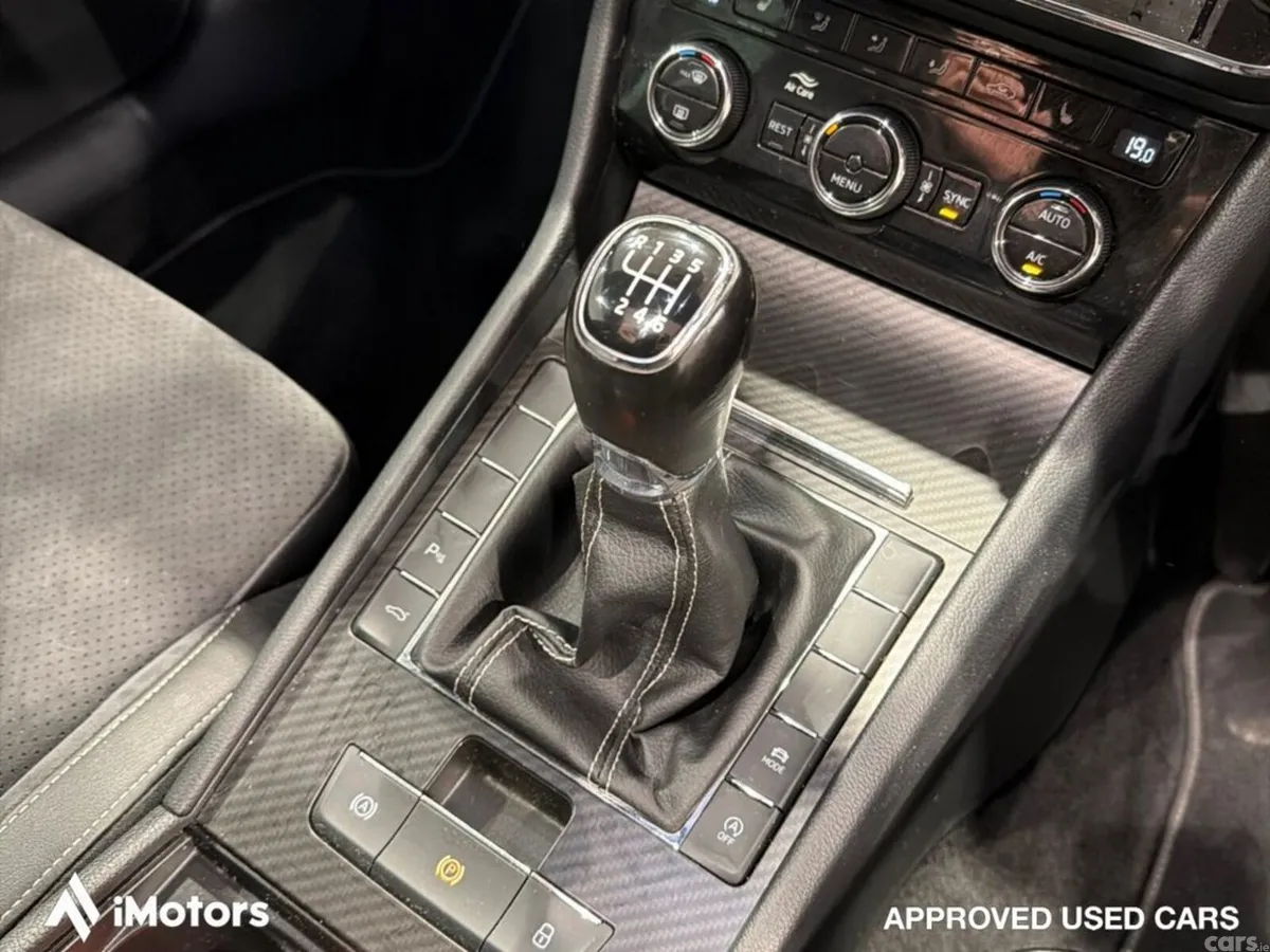 Skoda Superb Saloon, Diesel, 2021, Red