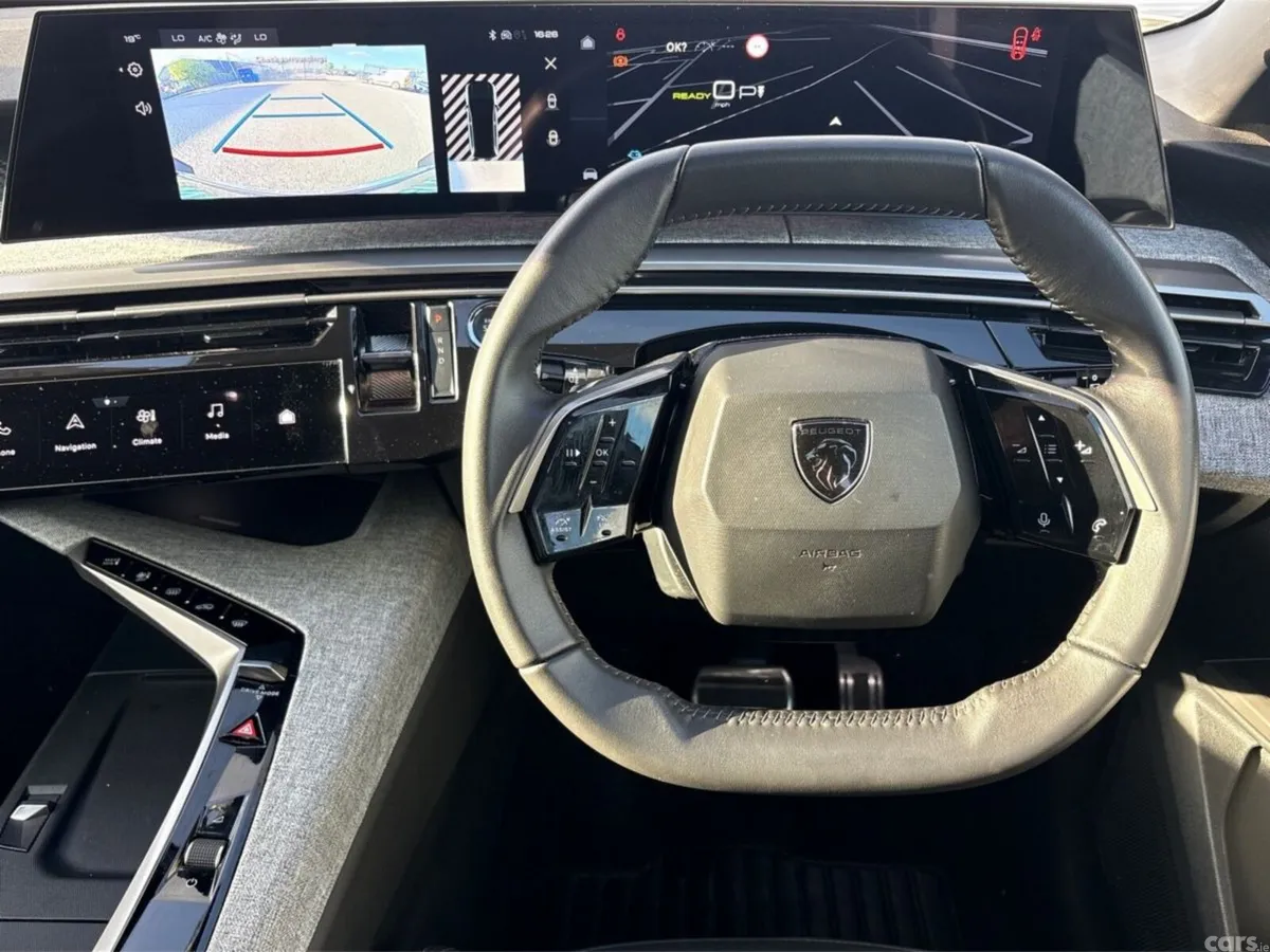 Peugeot 5008 SUV, Electric, 2025, White