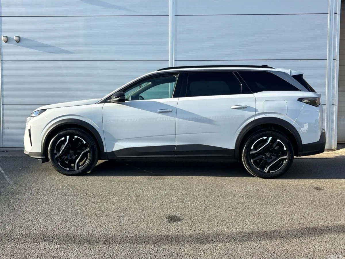 Peugeot 5008 SUV, Electric, 2025, White