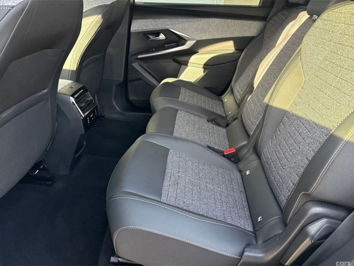 Peugeot 5008 SUV, Electric, 2025, White