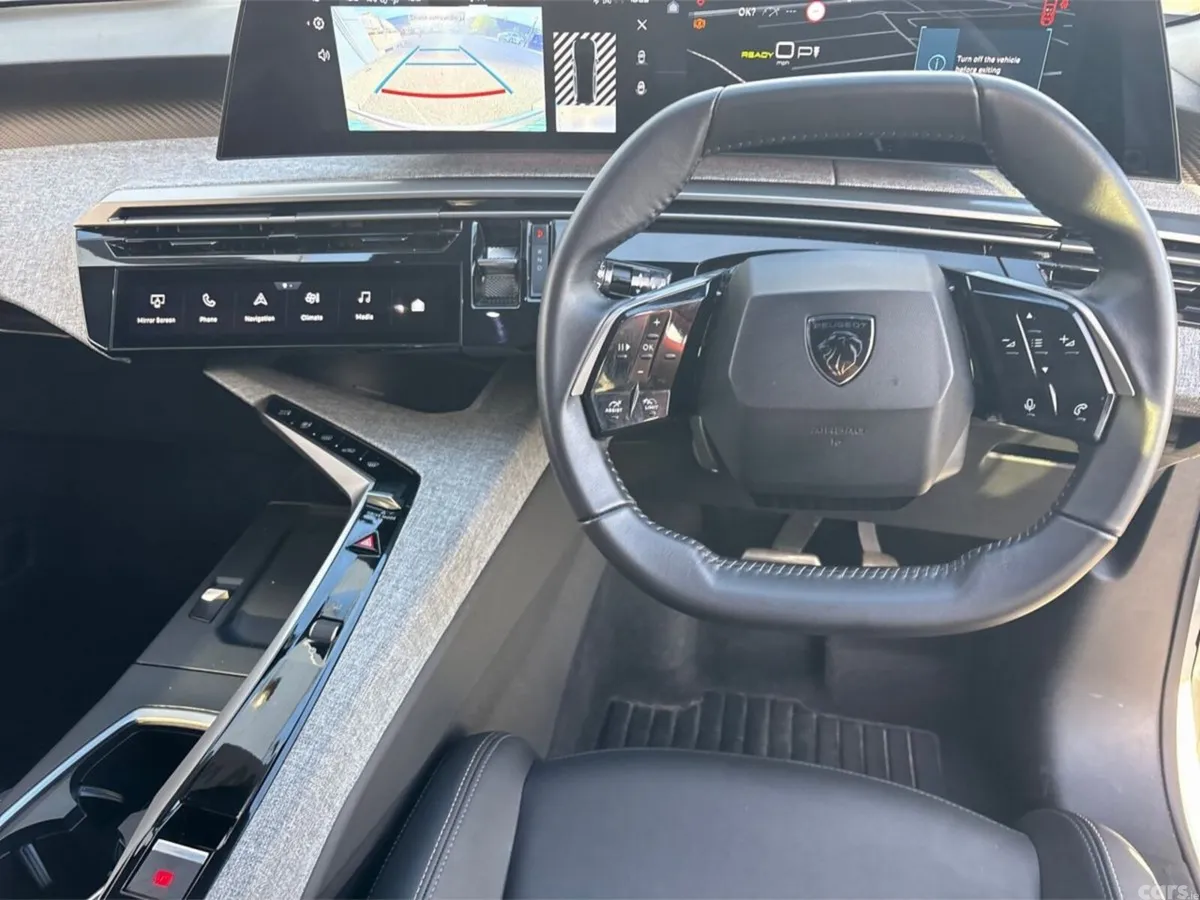 Peugeot 5008 SUV, Electric, 2025, White