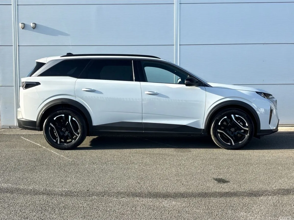 Peugeot 5008 SUV, Electric, 2025, White