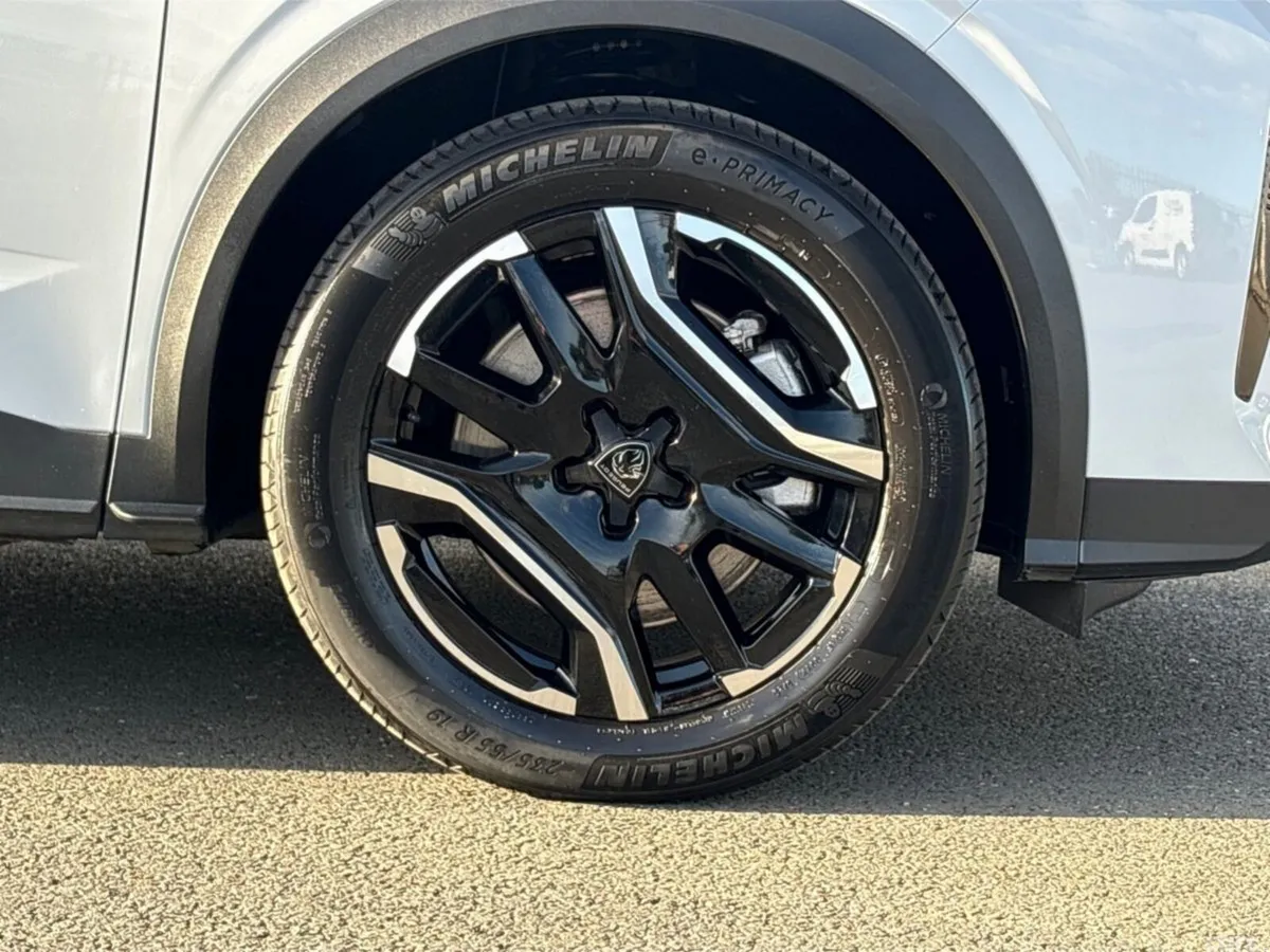 Peugeot 5008 SUV, Electric, 2025, White