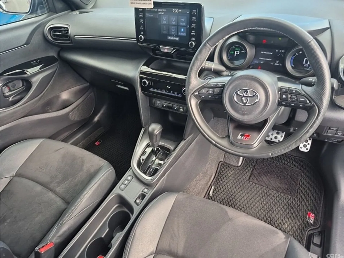 Toyota Yaris Cross Hatchback, Petrol Hybrid, 2023, Black