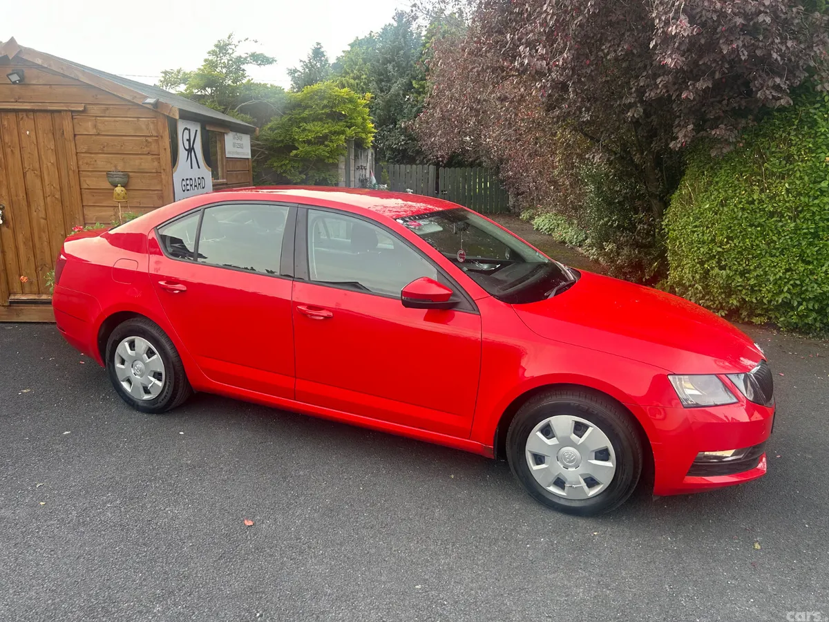 Skoda Octavia Saloon, Petrol, 2018, Red