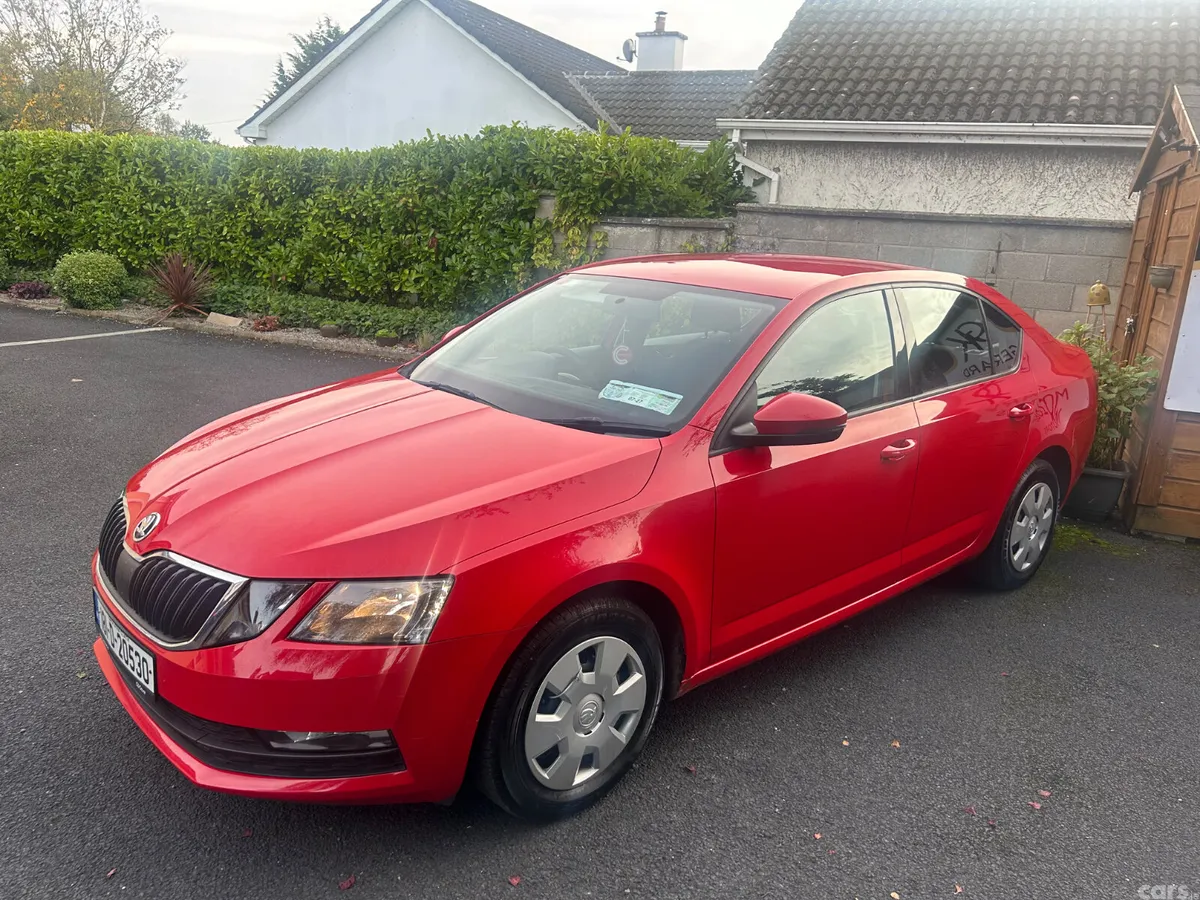 Skoda Octavia Saloon, Petrol, 2018, Red