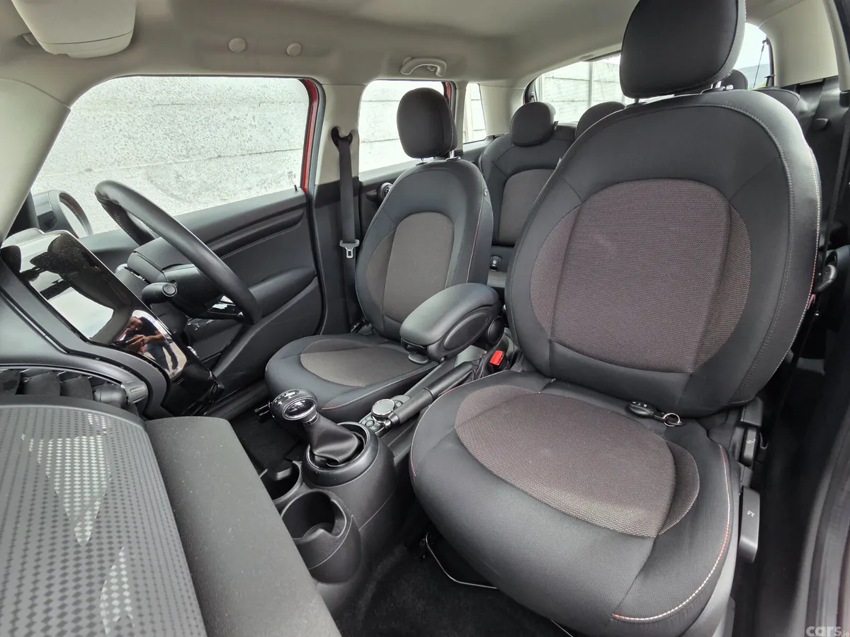Mini Cooper Hatchback, Petrol, 2015, Red