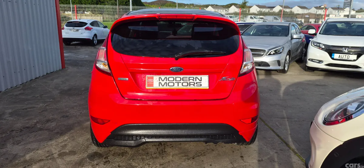 Ford Fiesta Hatchback, Petrol, 2016, Red