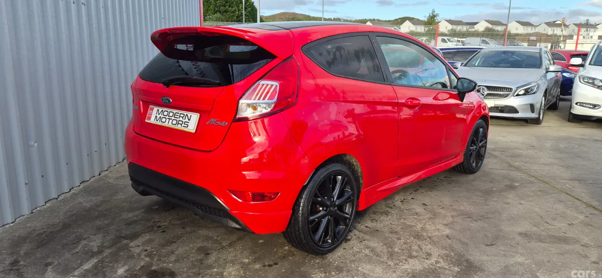 Ford Fiesta Hatchback, Petrol, 2016, Red