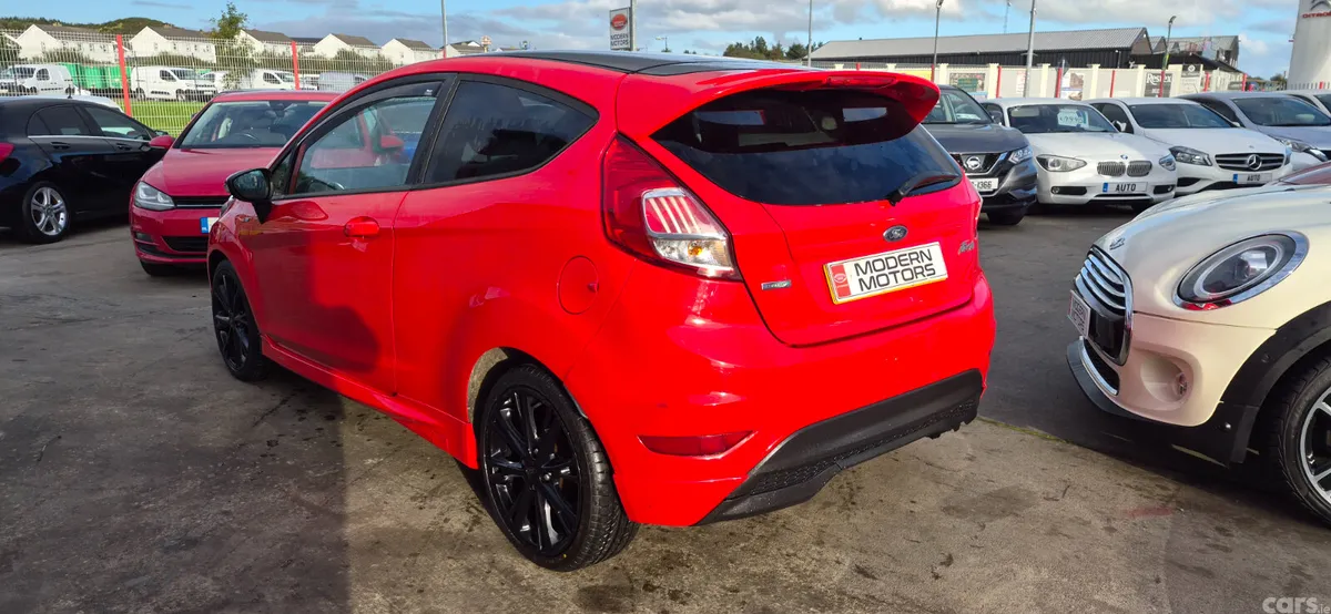 Ford Fiesta Hatchback, Petrol, 2016, Red