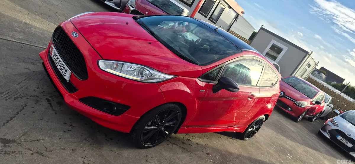 Ford Fiesta Hatchback, Petrol, 2016, Red
