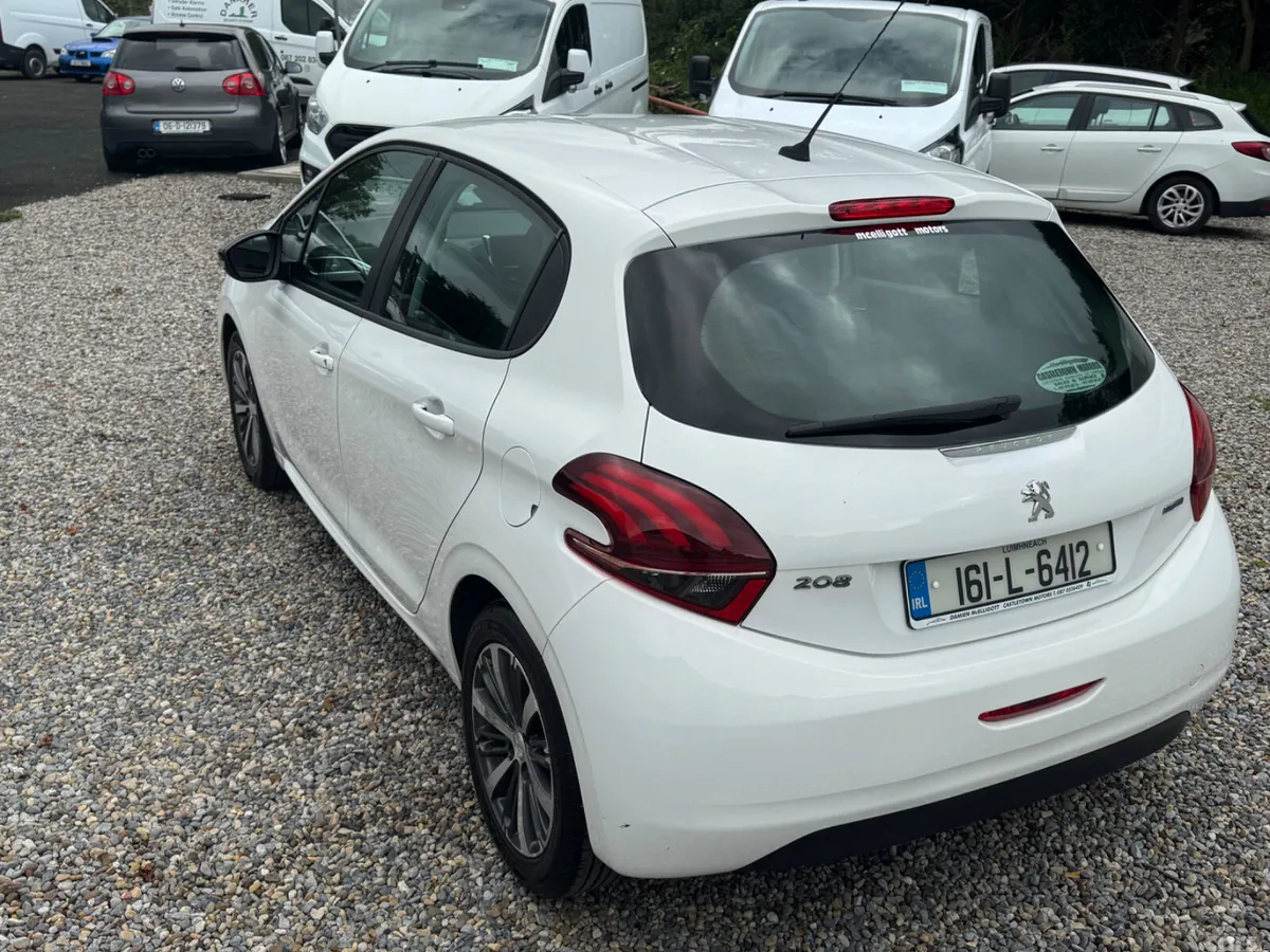 Peugeot 208 Hatchback, Petrol, 2016, White