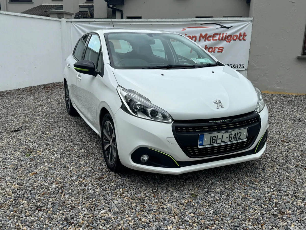 Peugeot 208 Hatchback, Petrol, 2016, White