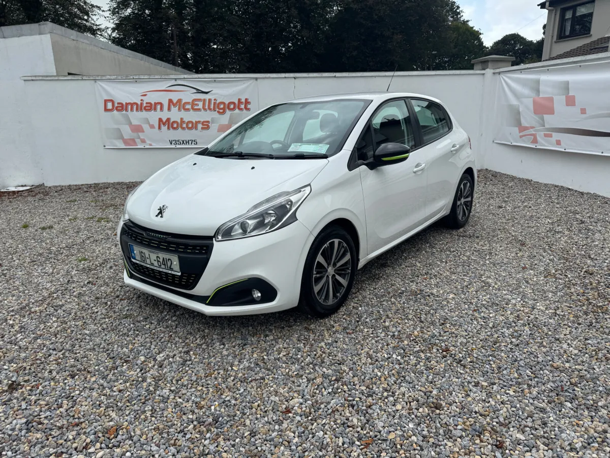 Peugeot 208 Hatchback, Petrol, 2016, White
