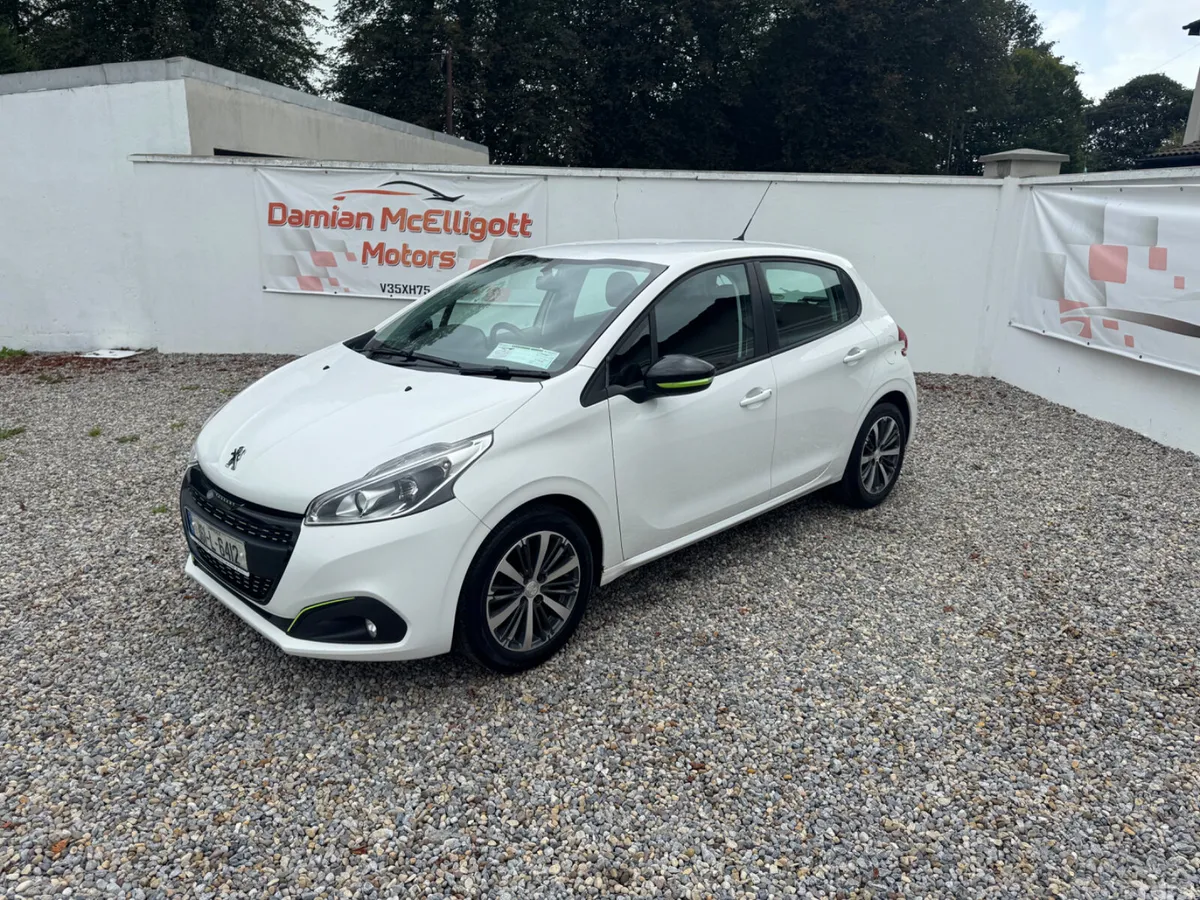 Peugeot 208 Hatchback, Petrol, 2016, White
