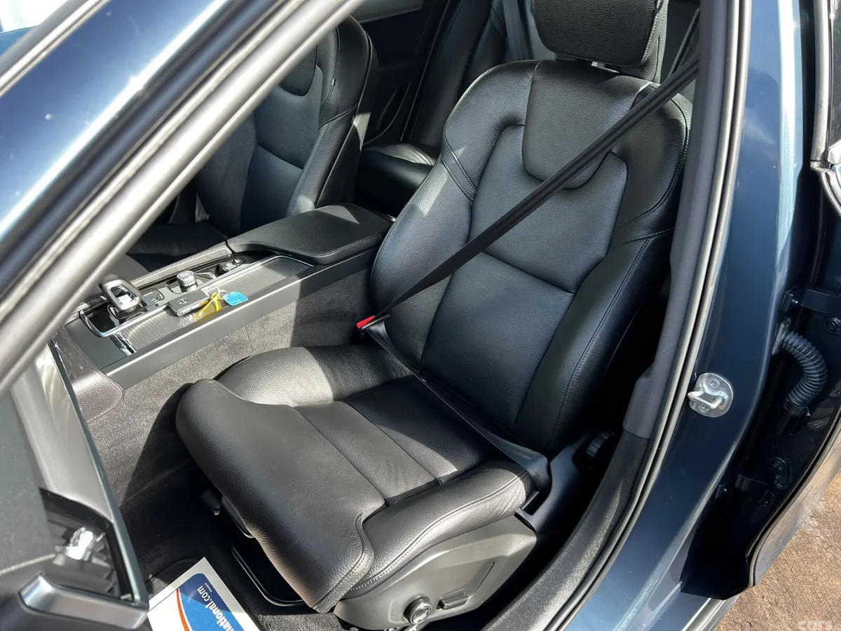 Volvo V90 Estate, Diesel, 2022, Blue