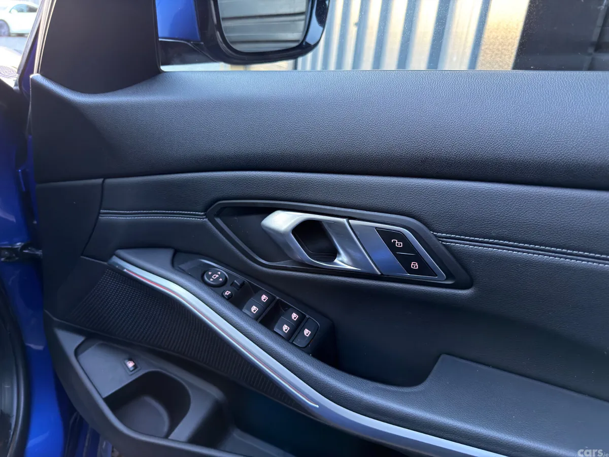 BMW 3-Series Saloon, Petrol Plug-in Hybrid, 2019, Blue