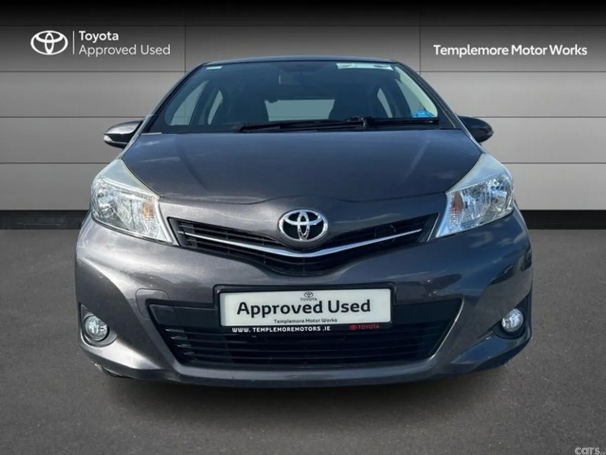 Toyota Yaris Hatchback, Petrol, 2014, Grey
