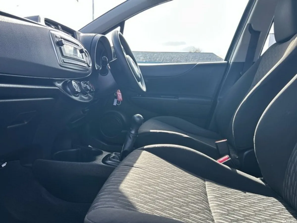 Toyota Yaris Hatchback, Petrol, 2014, Grey