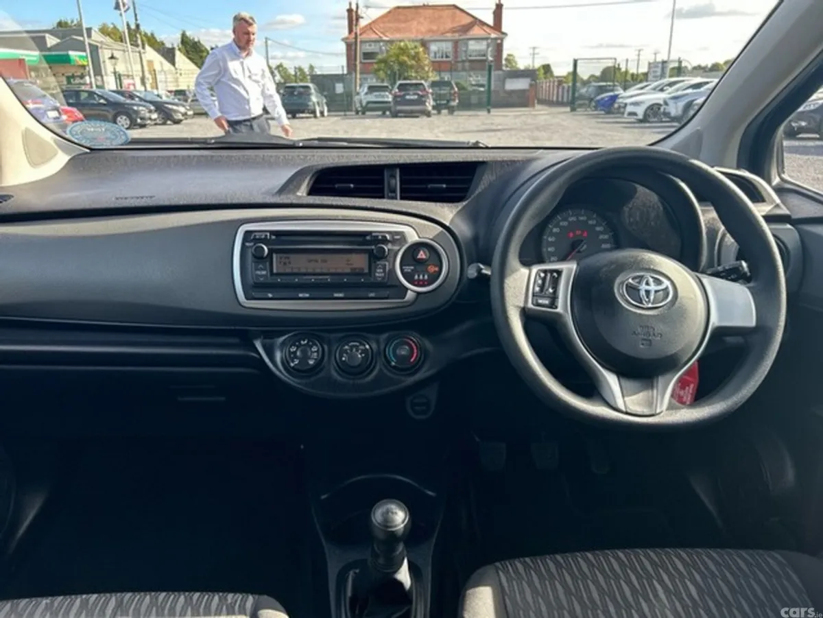 Toyota Yaris Hatchback, Petrol, 2014, Grey