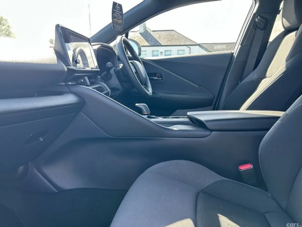 Toyota C-HR SUV, Petrol Hybrid, 2024, White