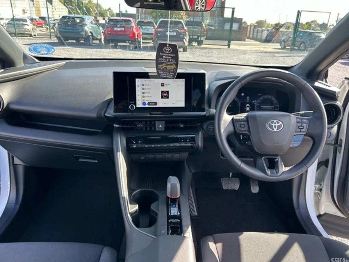 Toyota C-HR SUV, Petrol Hybrid, 2024, White