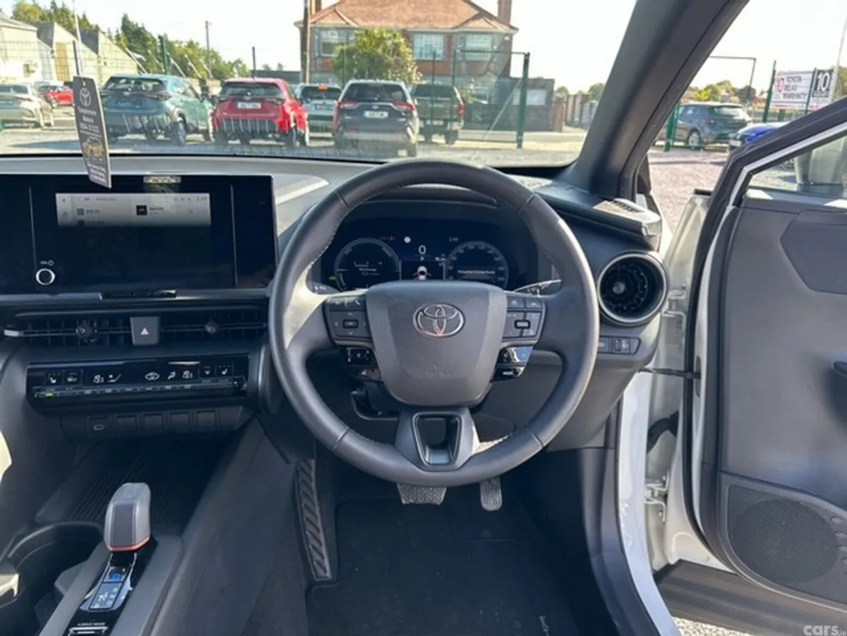 Toyota C-HR SUV, Petrol Hybrid, 2024, White