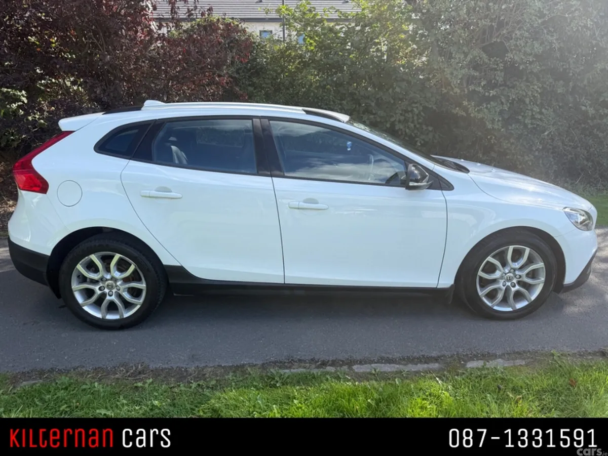 Volvo V40 Hatchback, Diesel, 2017, White