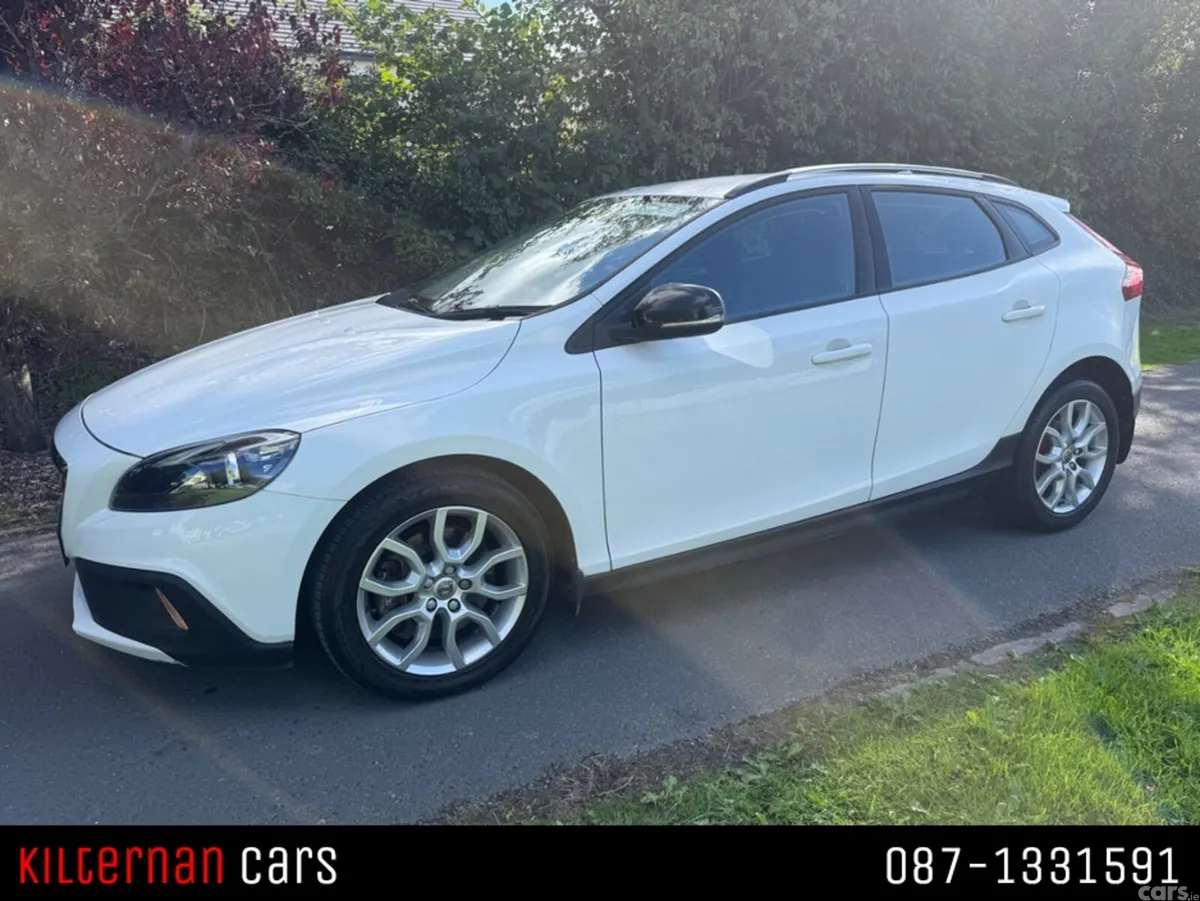 Volvo V40 Hatchback, Diesel, 2017, White