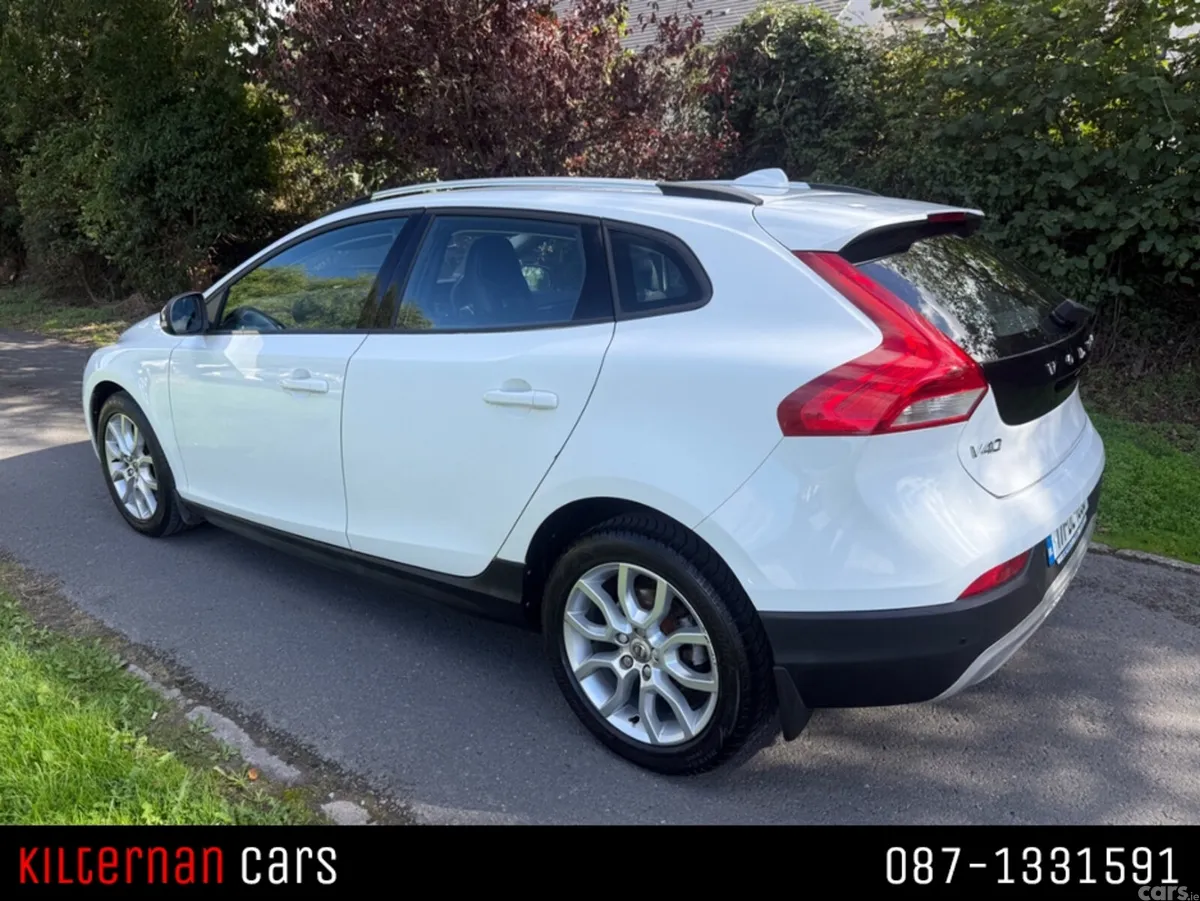Volvo V40 Hatchback, Diesel, 2017, White