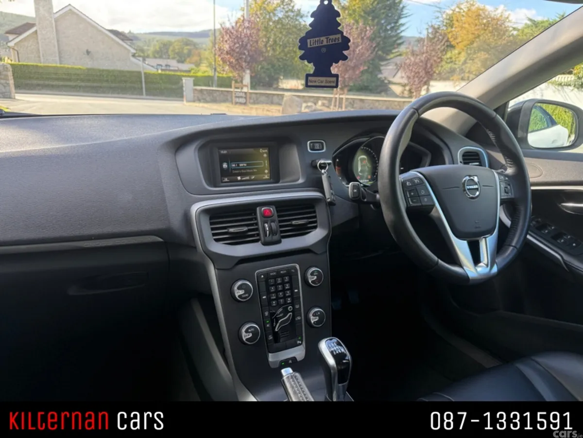Volvo V40 Hatchback, Diesel, 2017, White