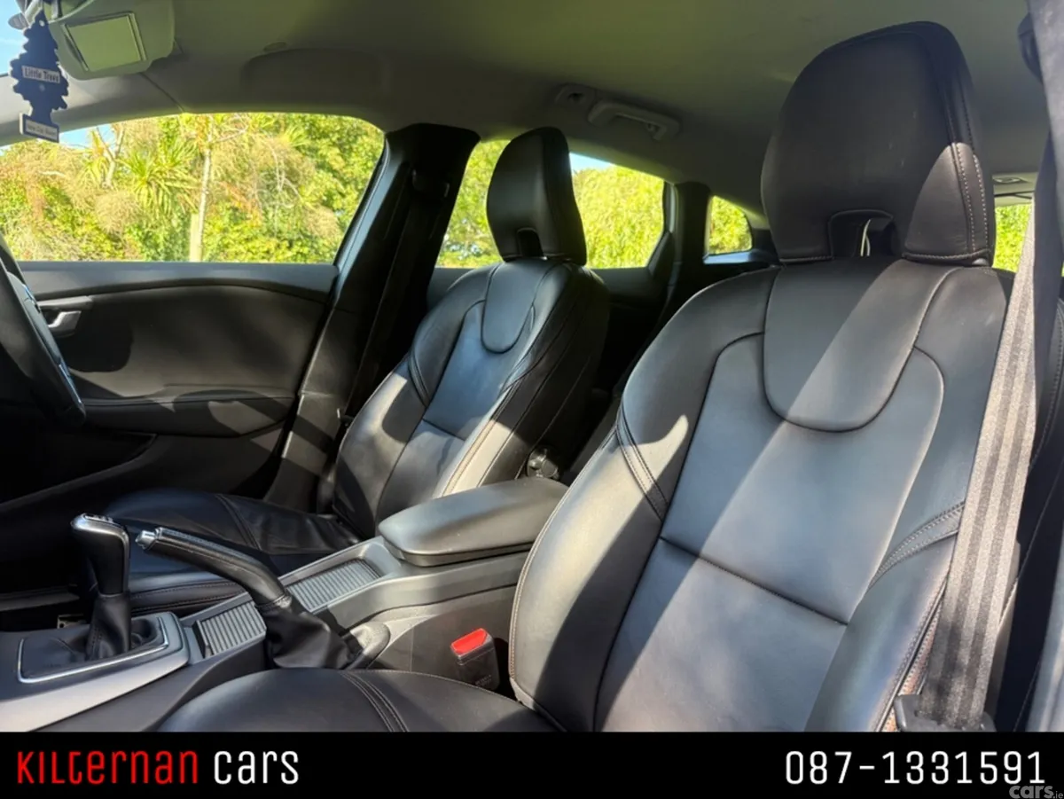 Volvo V40 Hatchback, Diesel, 2017, White
