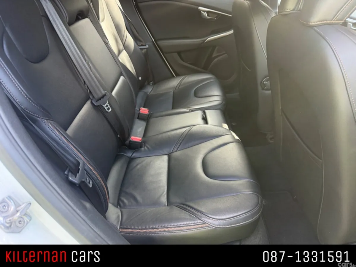 Volvo V40 Hatchback, Diesel, 2017, White