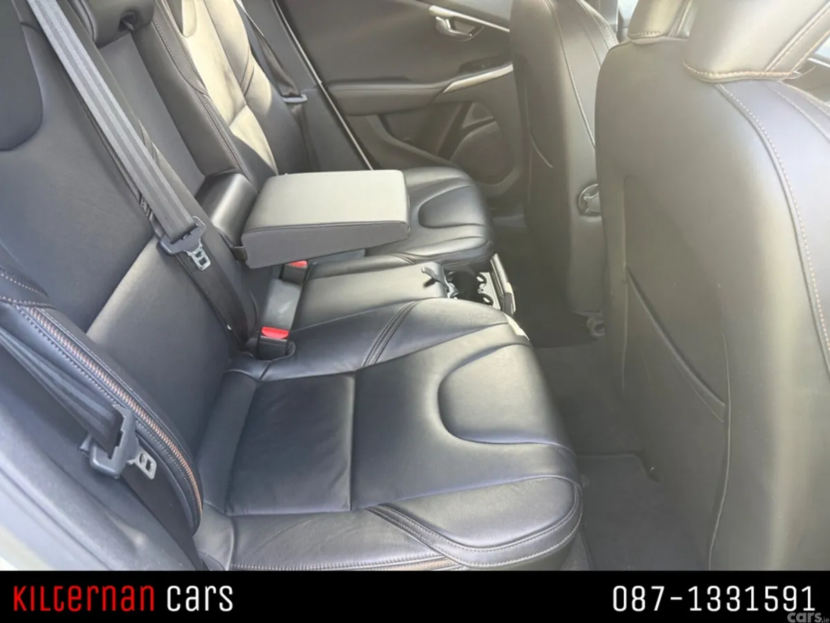 Volvo V40 Hatchback, Diesel, 2017, White
