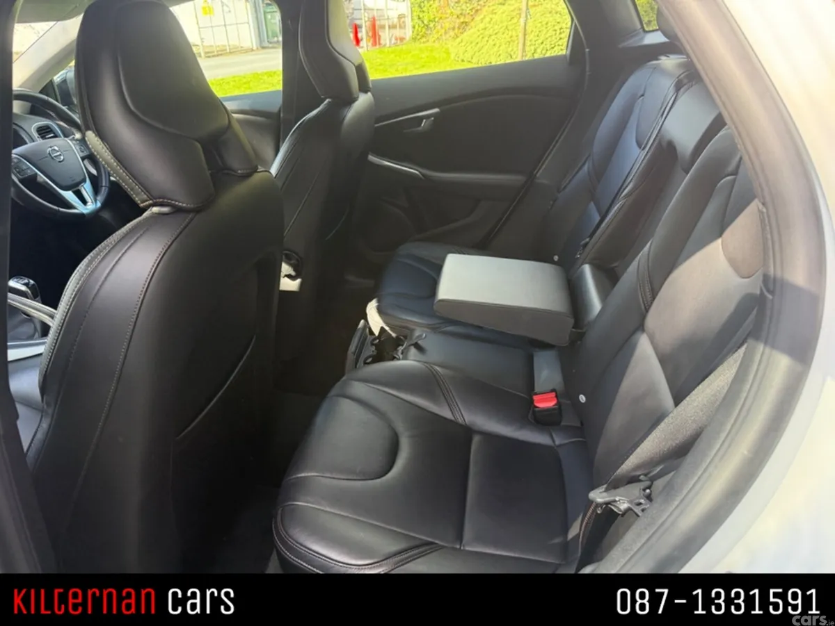 Volvo V40 Hatchback, Diesel, 2017, White