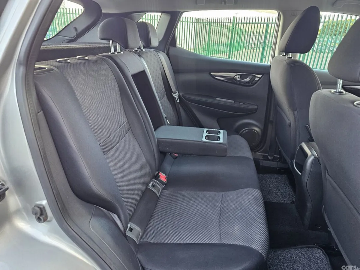 Nissan Qashqai Hatchback, Petrol, 2016, Silver